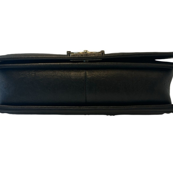 Chanel Boy Bag in Lambskin Leather with Grommets, Medium - Picture 7 of 9